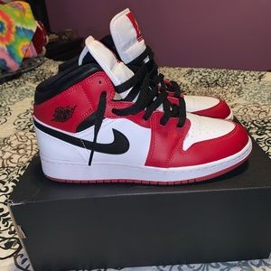 Jordan 1 mid Chicago 2020